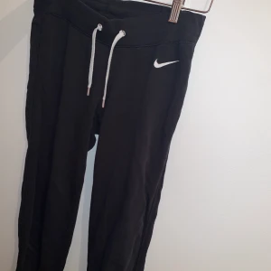 Nike mjukis byxor - Storlek XS och supersköna, säljer då jag har två par. Frakt tillkommer
