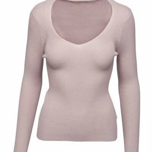 Ny vit Chelsea chocker topp tröja v-ringad fest ribbat stickat - Helt ny Chelsea chocker tröja v-ringad, storlek One size (small) frakt 44kr  Finns att hämta i Partille.