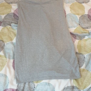 Linne - Ett grått linne, mycket gulligt