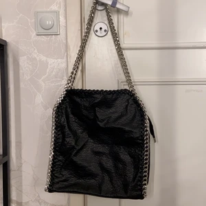 Pricilla väska - Pricilla väskan från Scorett i storlek L. Bra skick!!  Köparen står för frakten.