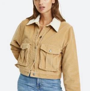 Lenny jacket - Jättefin Lenny jacket från bikbok😍 köptes för 800kr och är endast använd 5 gånger! Passar super bra till en snygg sweatshirt under🤩 pris går att diskutera 