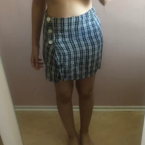 Kjol  - Kjol som är för stor för mig. Frakt tillkommer.