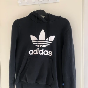 Adidas hoodie - Hoodie från Adidas