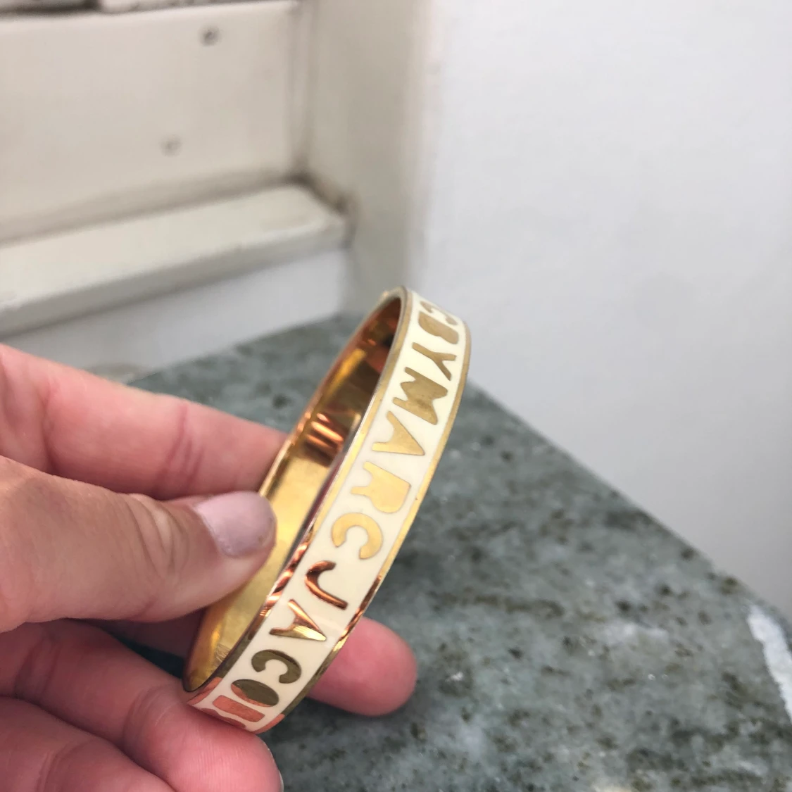 Marc Jacobs armband i guld - 91