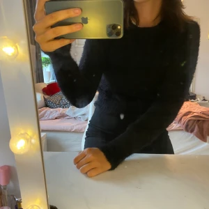 Tröja från Zara! - Lurvig tröja från zara! 100kr🥰