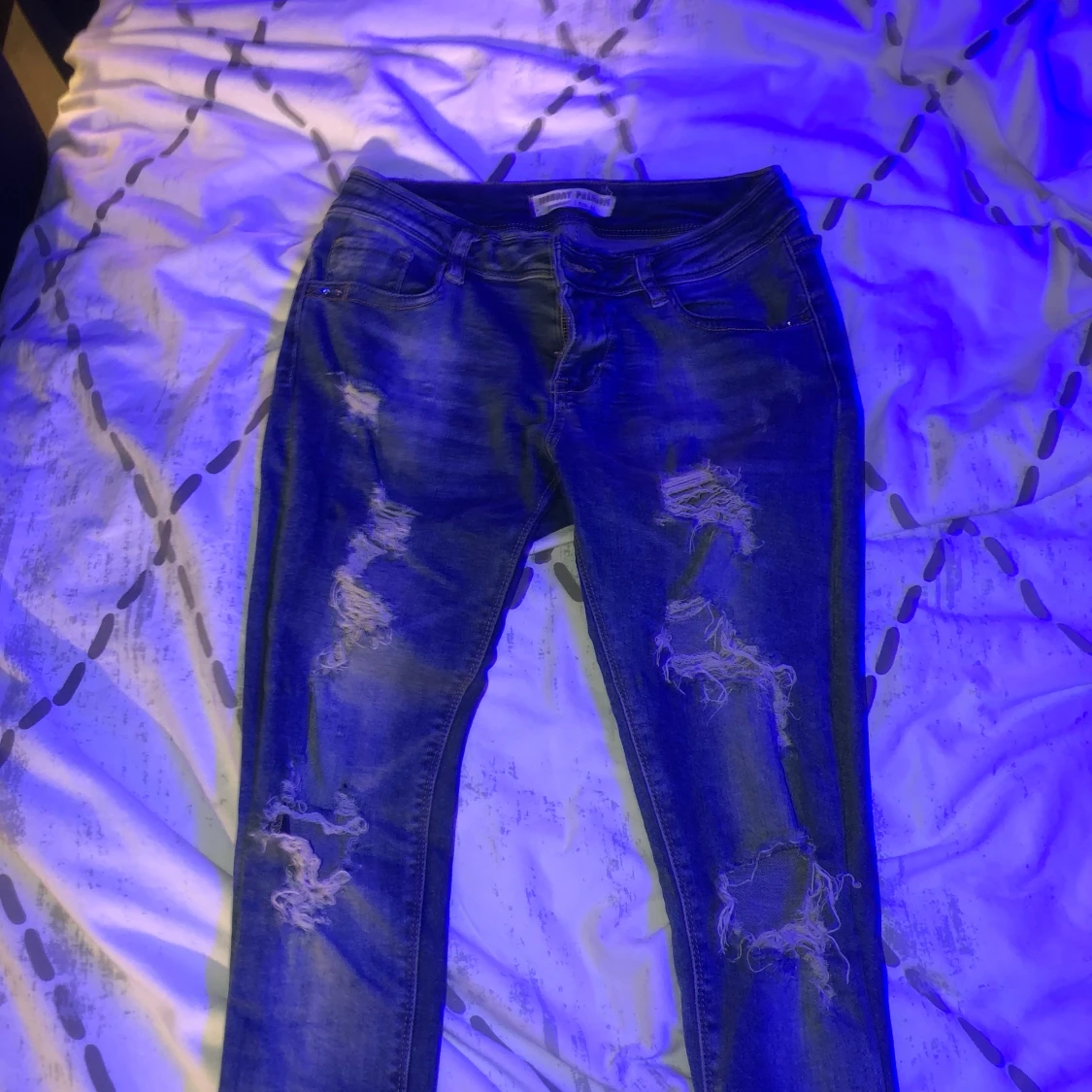 Jeans med hål 