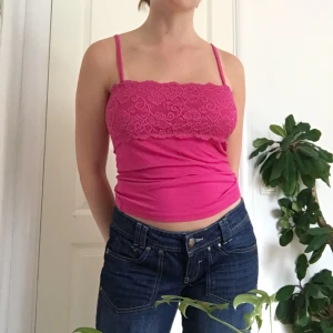 Rosa linne med spets - Linne med dubbelt tyg och spets över brösten! Frakt tillkommer!