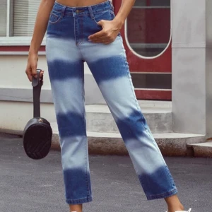 Jeans  - Så fina jeans i nyskick, aldrig använda var för små när jag fick hem de🌓🌓⚡️🤯