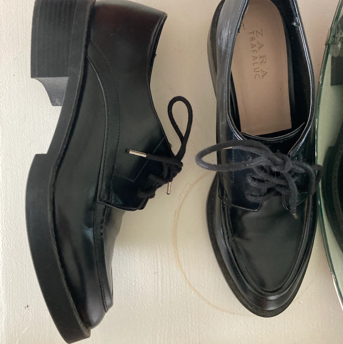 Skor med spetsig tå och chunky klack - 90