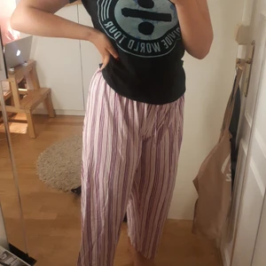 Pyamasbyxor - Världens fulaste men bekvämaste mjukisbyxor. Förväntar mig honestly ingen sale, men använder de aldrig så vill try my luck