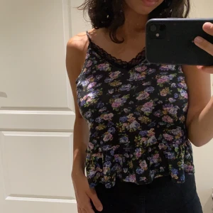 Linne - Säljer linne från Bikbok i storlek S för 75kr. Knappt används så är i bra skick. 