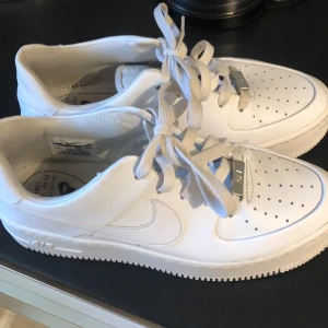 Nike air force 1 stl 38  - Vita skinn Nike stl 38