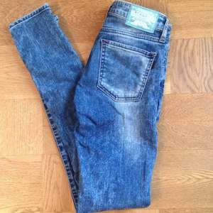 Helt nya super skinny jeans från JC och Crocker Pep! Storlek 26/32, sitter som en smäck på en 25-26:a. Super-tighta.