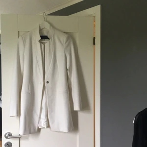  - Vit kappa från zara. 