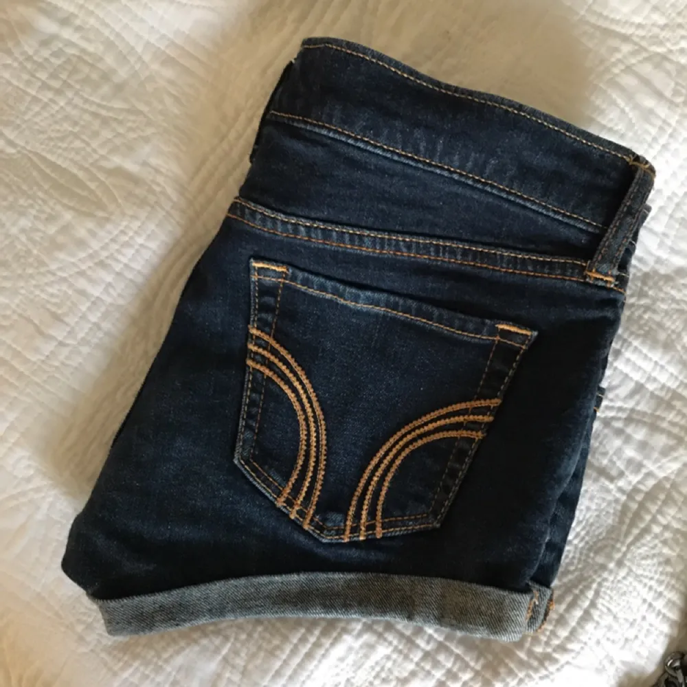 Hollister shorts från hollister köpta i USA Stl W25 1 sparsamt använda. Skjortor.