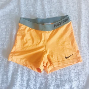  - träningsshorts från nike pro. praktiskt taget oanvända! frakt inkluderat i priset❗️