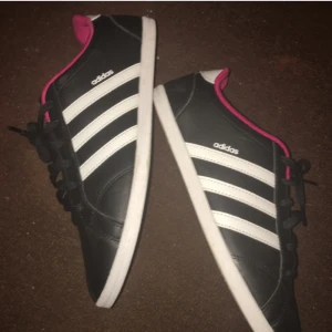  - Adidas kor. Använda endast en enda gång, säljs för de är för små. 200kr