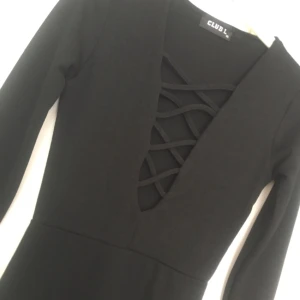  - Jätte fin svart tight klänning! Perfekt nu till sommar party! Finare på 