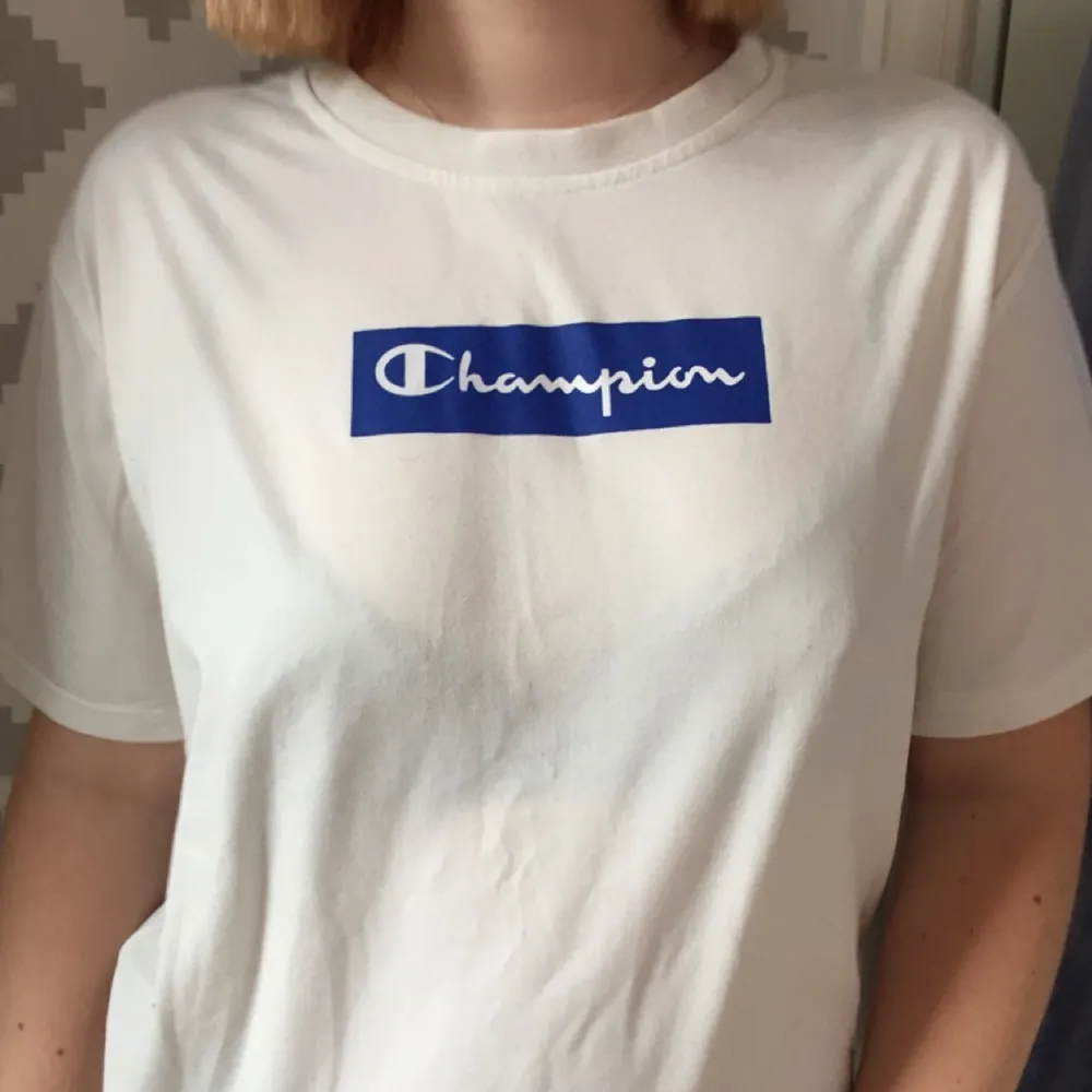 Fake champion T-shirt, frakt 30kr. Skjortor.