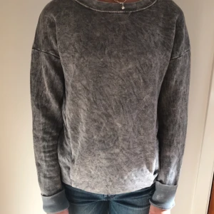  - Supersnygg Grå Vans tjocktröja ! Storlek XS passar nog S ! Betalning sker via swish  Köparen står för frakt