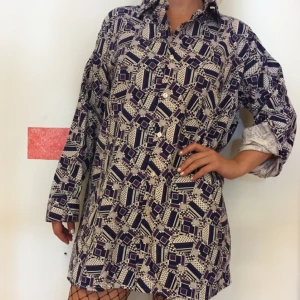  - Vintage skjorta, 70-tal. Passar både herr o dam. Ganska kort i armen för att vara en M