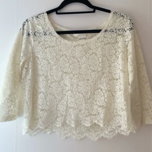  - Topp från monki. Nyskick.