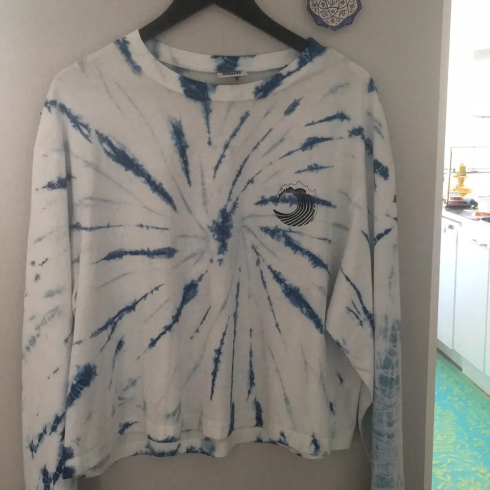 Blue and white tie dye long sleeve from weekday. Never used. . Toppar.