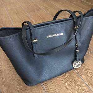 Tote MK bag black   Used condition