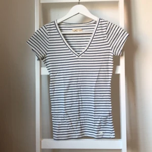  - T-shirt från hollister