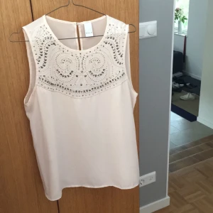  - Snygg topp från vila, säljer massa billiga kläder pga flytt