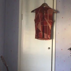  - Kanonfin topp med outcut och halv polo