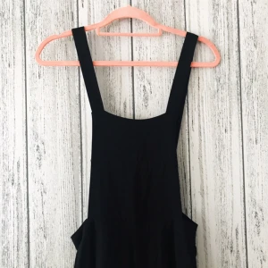  - Hängelbyxor från Gina Tricot.  Säljes för 50kr, frakt tillkommer. Betalning sker via swish.