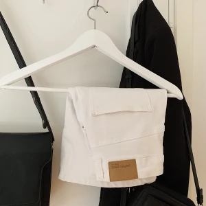 Vit jeanskjol 🌿 - Frakt 32 kr 🌵✨