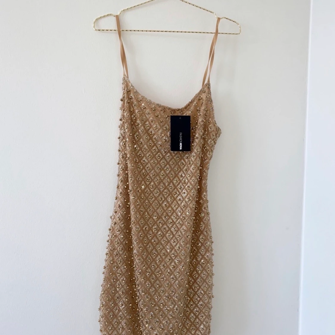 Guld glittrig Fashion Nova  klänning  - 91