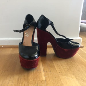 Klackar Tiamo - Klackar med hög platå från tiamo. Använda ca två gånger. 