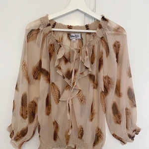 Mönstrad Blus - Mönstrad blus. Ny! Köparen står för frakt.