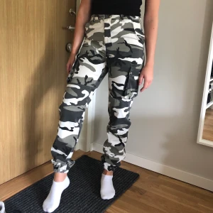 Militärmönstrade byxor. - Militärmönstrade byxor. 250kr inklusive frakt.