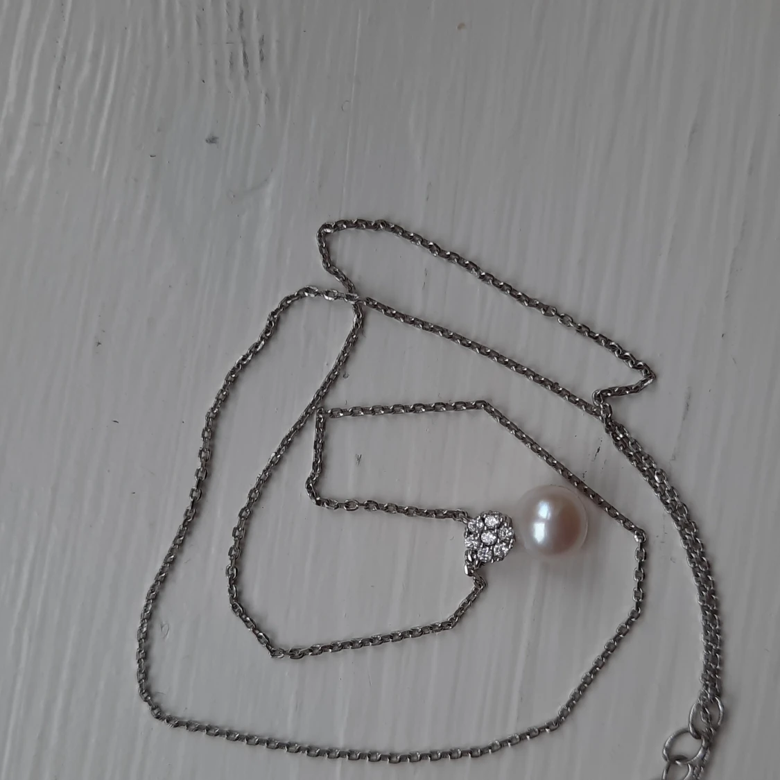 Halsband med pärla - 90