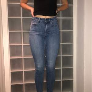 Jeans från G-star, storlek 24, pris 400kr (ord. 1500) 