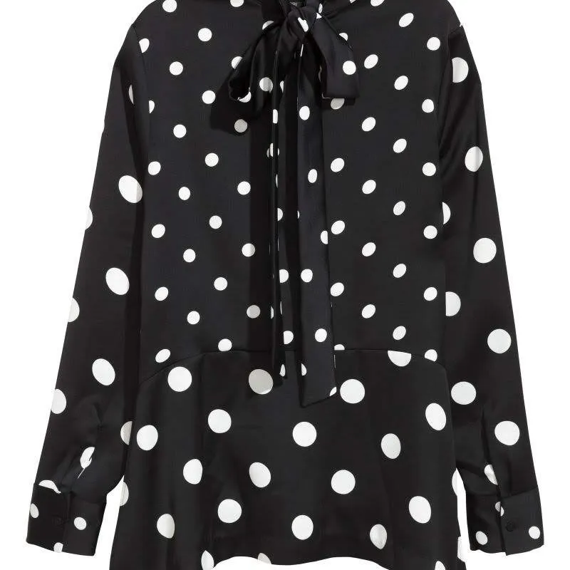 H & m black polka dot blouse. Excellent condition.  Size 36. Blusar.