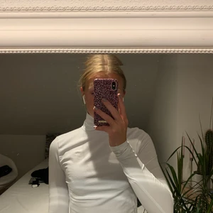 Vit polo NAKD - Liten i storleken. Superfräsh tröja. Köpt från Na-kd någongång i höstas, knappt använd. + frakt 💓