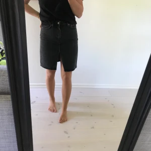 Jeanskjol, Weekday - Svart jeanskjol från Weekday i storlek 36