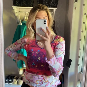 Supersöt tröja  -  Storlek: s Pris: 90kr Frakt: 44kr Hör av dig om du är intresserad💖💖 