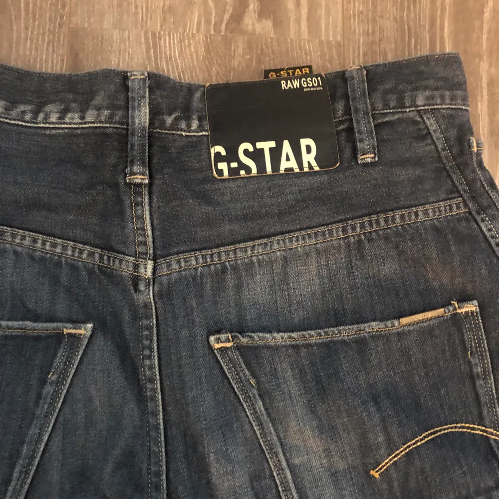 Fina jeans från g-star raw. Storlek- midja: 32 längd:34. Köparen står för frakten. Fraktar endast. Jeans & Byxor.