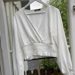 Helt ny Gina topp - Helt ny superfin topp! Storlek 40. Har fler annonser ute och kan självklart erbjuda paketpris :)