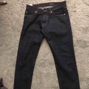  - Jeans i nyskick från tiger of sweden. Slim passform