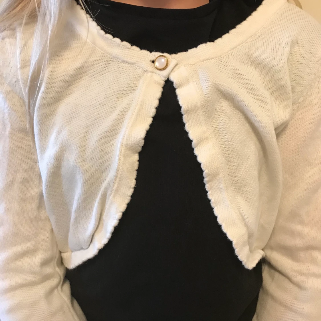 Vit funkigts med guldknapp strl 146-152 - 90