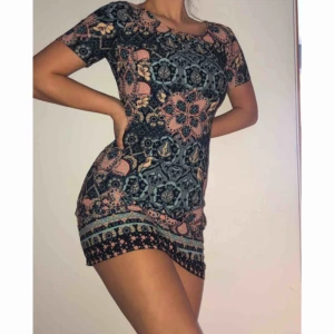 Somrig klänning från hollister - Somrig klänning från hollister storlek xs. Väldigt fint skick, bara använd några få gånger.