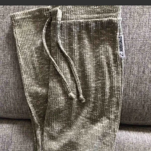  - SLUTSÅLDA LEGGINGS!! Slounge leggings från gymshark, i väldigt fint skick, hör gärna av dig vid frågor! 