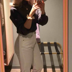  - Säljer mina jättefina mom jeans från Gina i modellen Dagny, nästan helt oanvända! Priset kan ändras💕